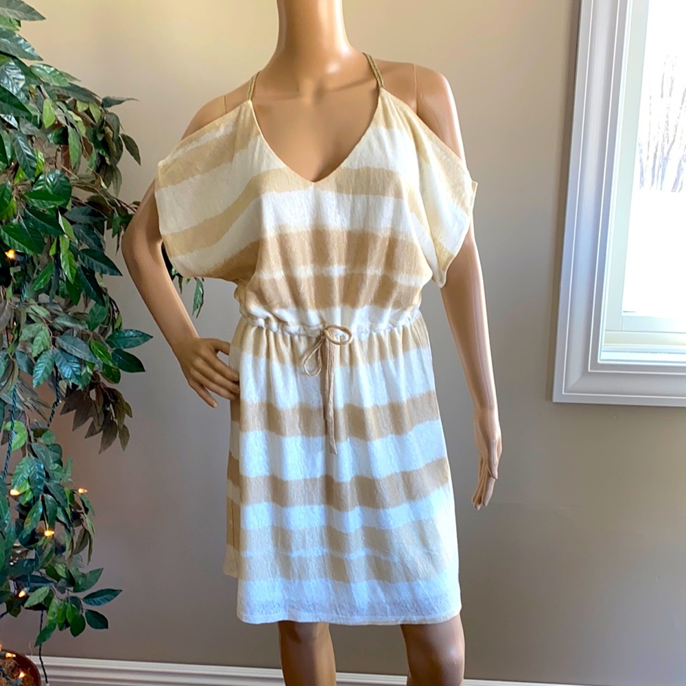 NWOT Venus Cold Shoulder Dress Size Medium